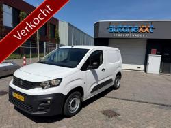 Peugeot Partner 1.2 PureTech Premium AIRCO I NAVI I PDC I MULTIMEDIA I 1e EIGENAAR I COMPLETE ONDERHOUDSHISTORIE RECENT ONDERHOUD, DISTIBUTIE, KOPPELING EN REMMEN VERVANGEN.