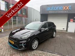 Kia e-Niro DynamicPlusLine 64 kWh AIRCO I NAV I LEDER INERIEUR I OPEN DAK I 1e EIGENAAR I COMPLETE ONDERHOUDSHISTORIE I SOH 95,3% MET 12 MAANDEN ALL-IN GARANTIE